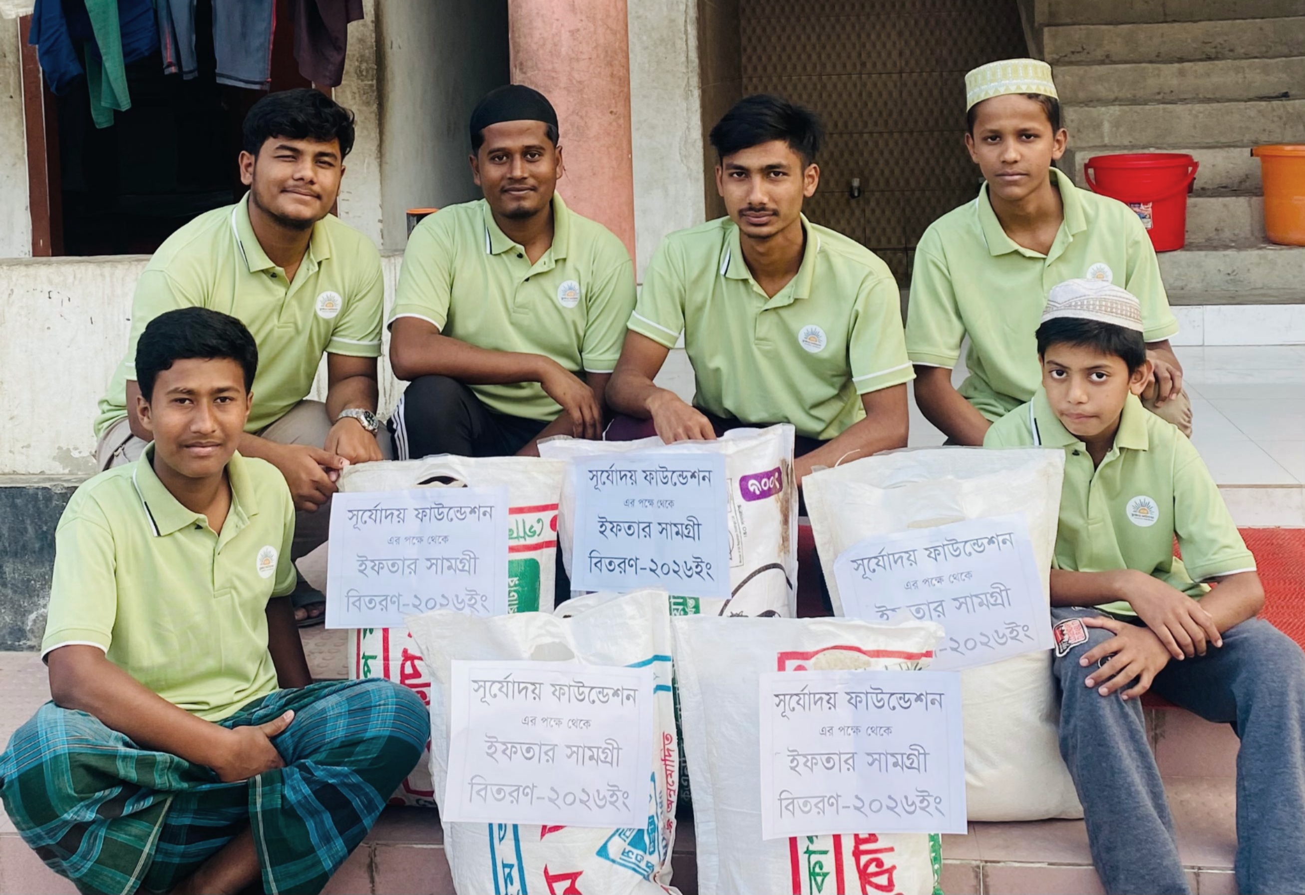 ইফতার সামগ্রী বিতরণ